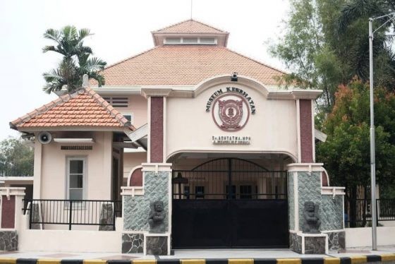 MUSEUM KESEHATAN DR. ADHYATMA, MPH: MENGENAL SEJARAH DUNIA MEDIS INDONESIA