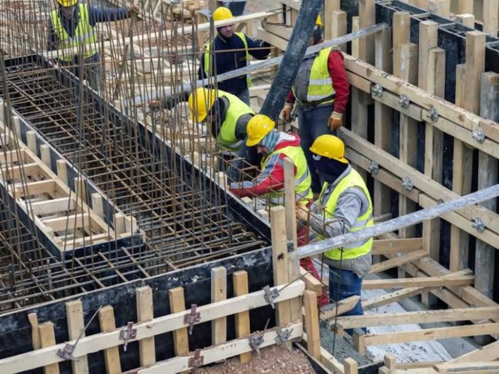 PANDUAN LENGKAP PEMASANGAN BESI BETON DALAM PROYEK KONSTRUKSI