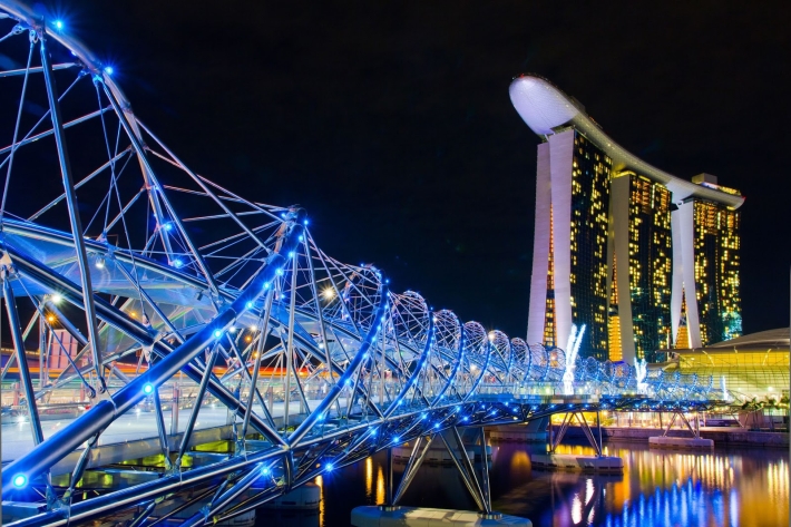 JEMBATAN HELIX BRIDGE: MAHAKARYA ARSITEKTUR FUTURISTIK SINGAPURA
