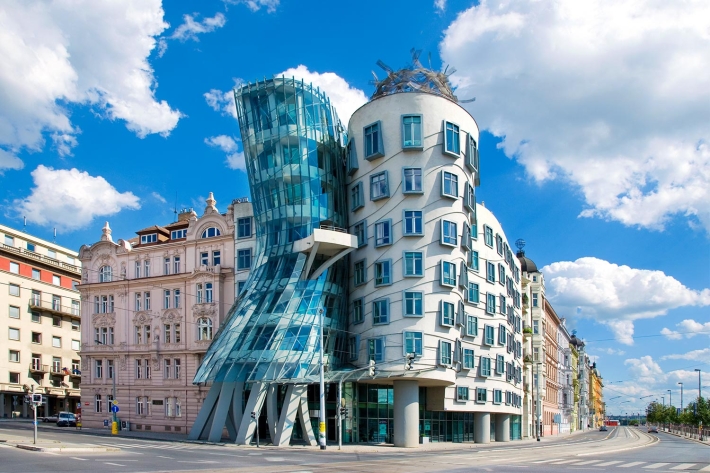 DANCING HOUSE: IKON ARSITEKTUR PRAHA YANG UNIK