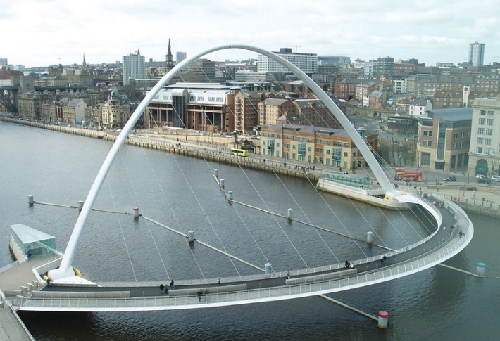 JEMBATAN GATESHEAD MILLENNIUM: GERBANG MENUJU MASA DEPAN