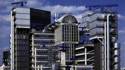 LLOYD’S BUILDING: MENARA MESIN FUTURISTIK DI TENGAH KOTA LONDON