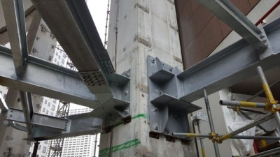 5 ALASAN MENGAPA BESI MENJADI BAHAN UTAMA DALAM INDUSTRI KONSTRUKSI