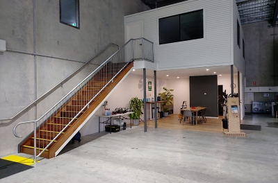 PENTINGNYA KESELAMATAN DAN PERATURAN DALAM KONSTRUKSI MEZZANINE